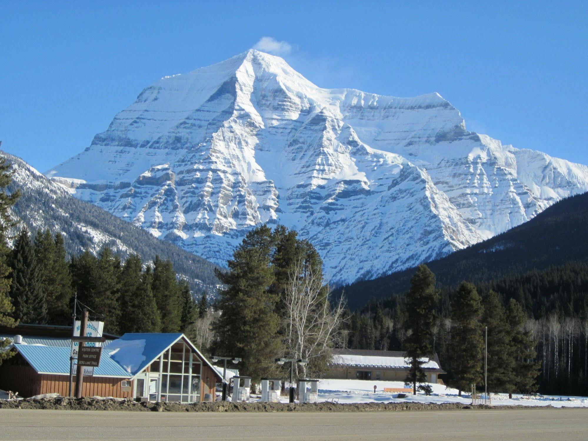 Heavens Edge Mountain Lodge Valemount Exterior photo