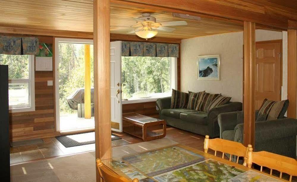 Heavens Edge Mountain Lodge Valemount Exterior photo